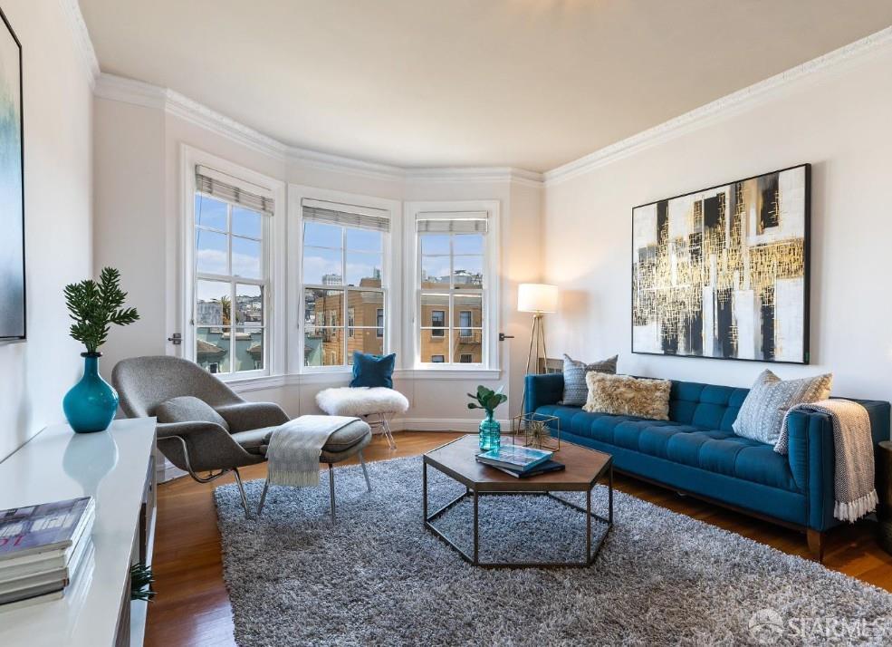 Browse active condo listings in MARINA