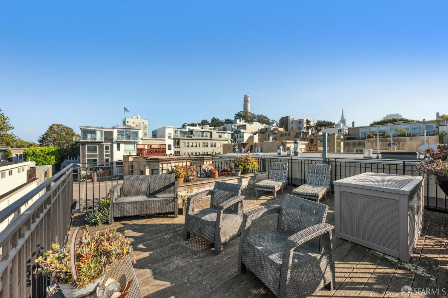 Detail Gallery Image 2 of 52 For 1831 Grant Ave #301,  San Francisco,  CA 94133 - 1 Beds | 1 Baths