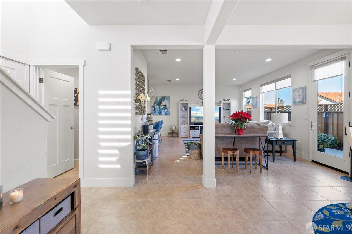 Detail Gallery Image 12 of 73 For 19102 Fallingwater Ln, –,  CA 93933 - 3 Beds | 2/1 Baths