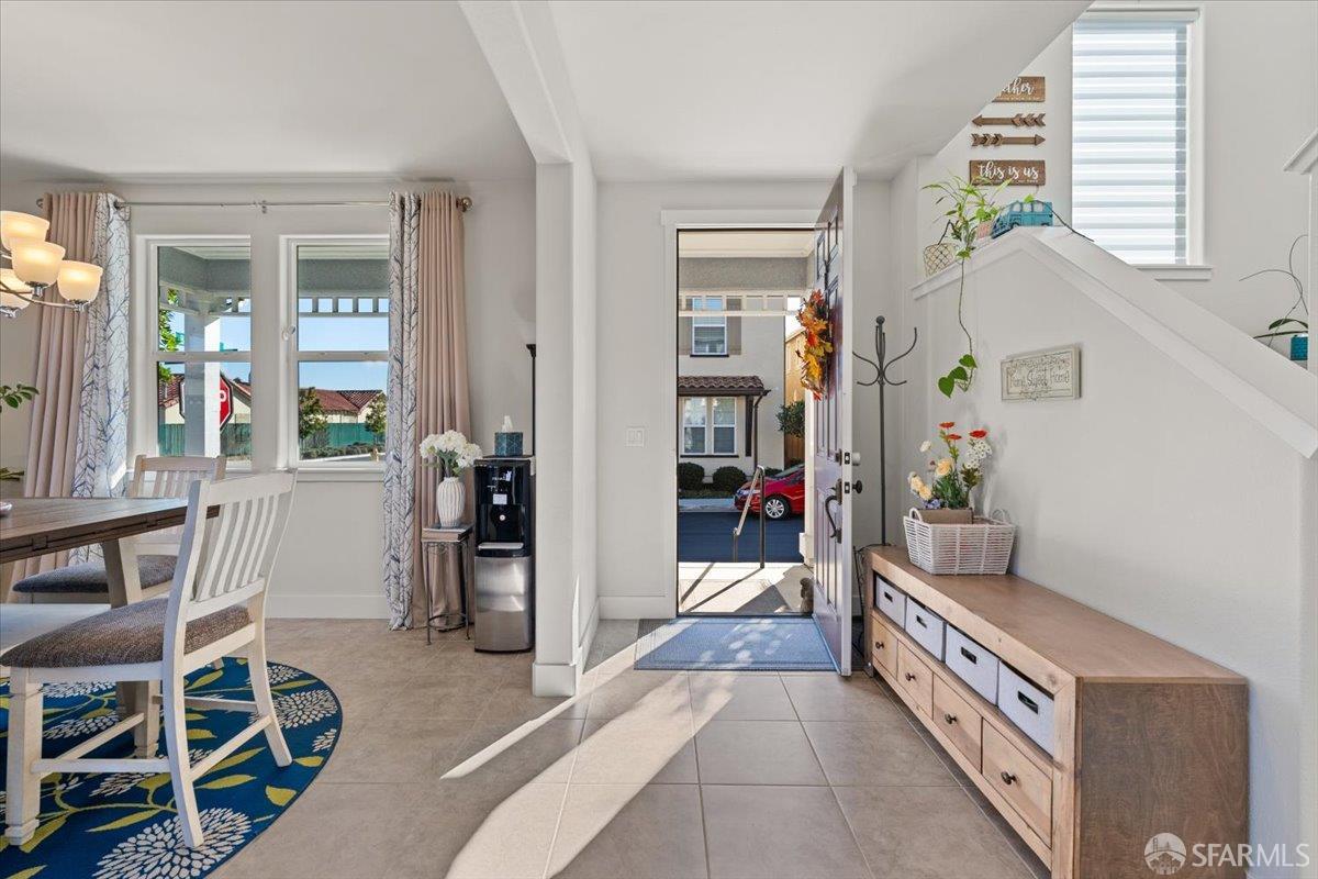 Detail Gallery Image 6 of 73 For 19102 Fallingwater Ln, –,  CA 93933 - 3 Beds | 2/1 Baths