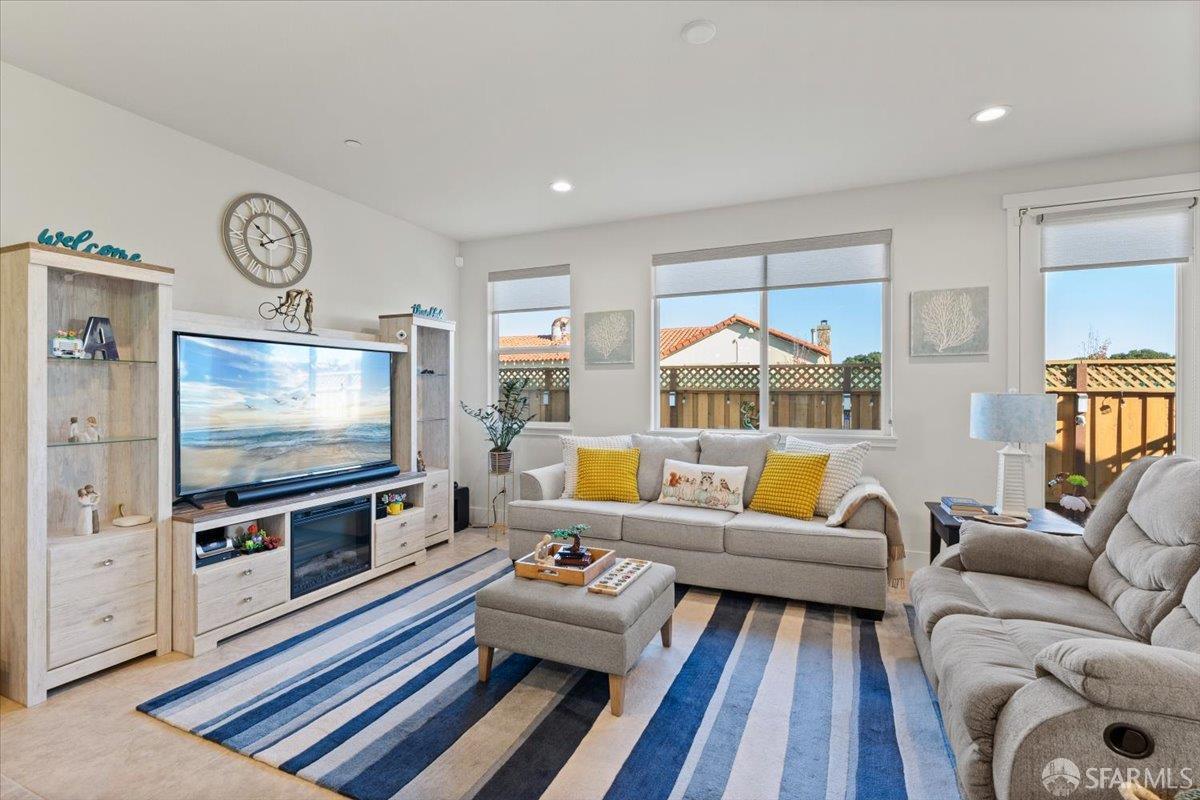 Detail Gallery Image 15 of 73 For 19102 Fallingwater Ln, –,  CA 93933 - 3 Beds | 2/1 Baths