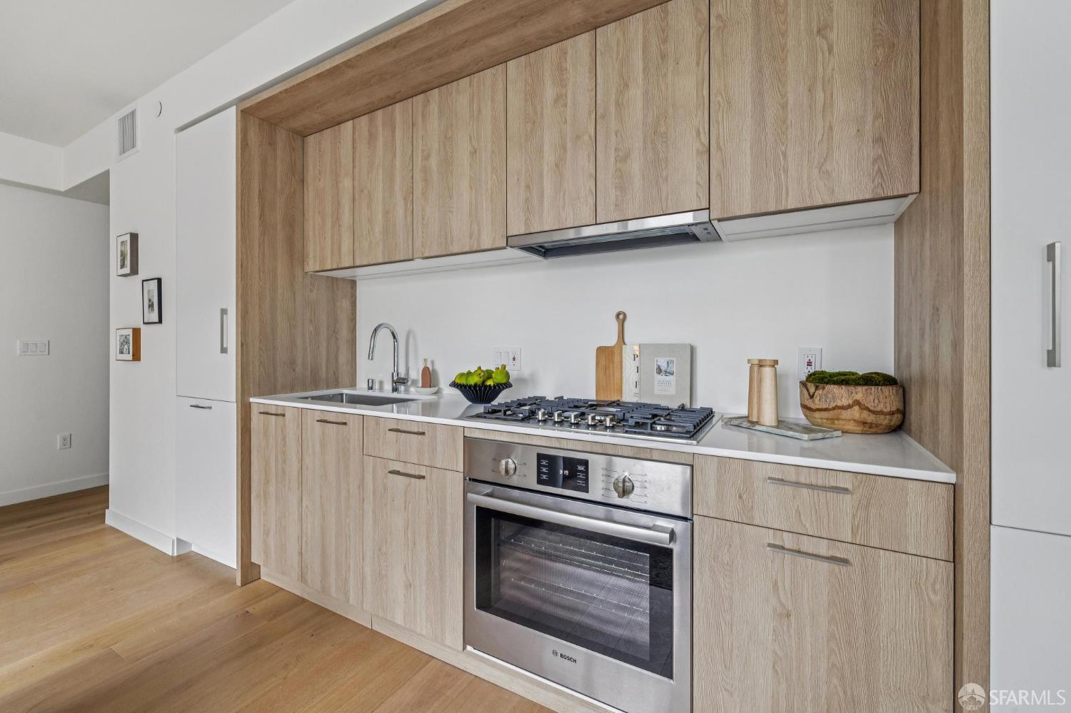 Detail Gallery Image 8 of 27 For 915 North Point St #R4,  San Francisco,  CA 94109 - 2 Beds | 2 Baths