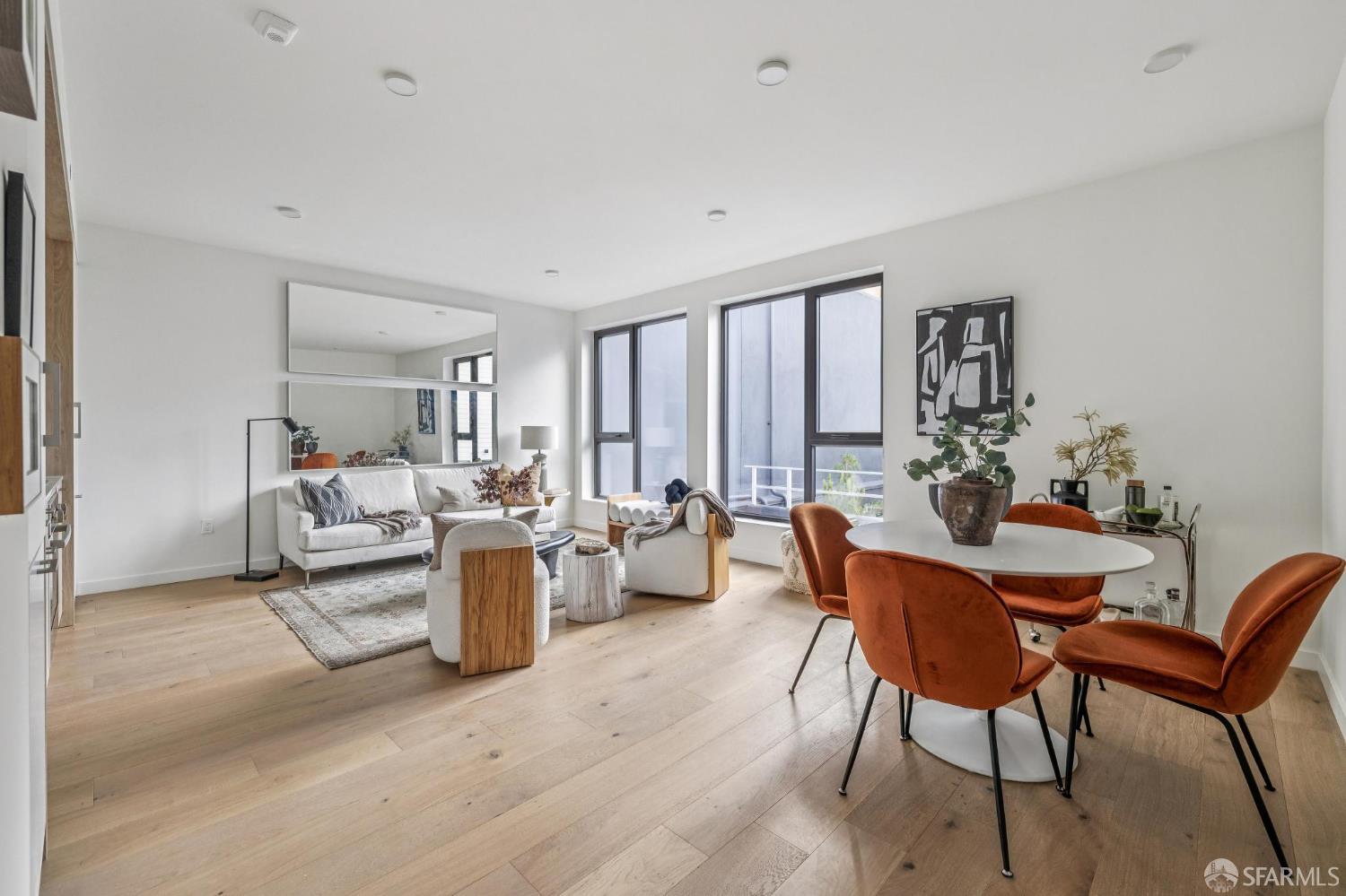 Detail Gallery Image 3 of 27 For 915 North Point St #R4,  San Francisco,  CA 94109 - 2 Beds | 2 Baths