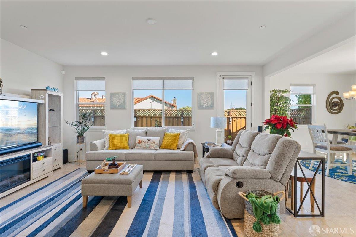 Detail Gallery Image 14 of 73 For 19102 Fallingwater Ln, –,  CA 93933 - 3 Beds | 2/1 Baths