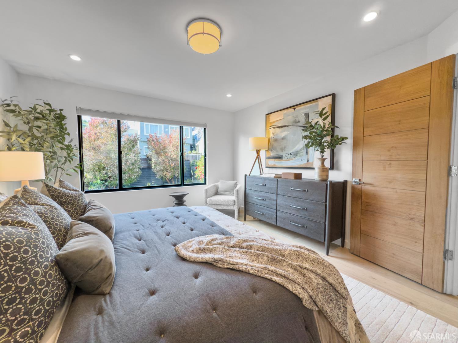 Detail Gallery Image 9 of 31 For 136 Bradford St, San Francisco,  CA 94110 - 4 Beds | 3 Baths