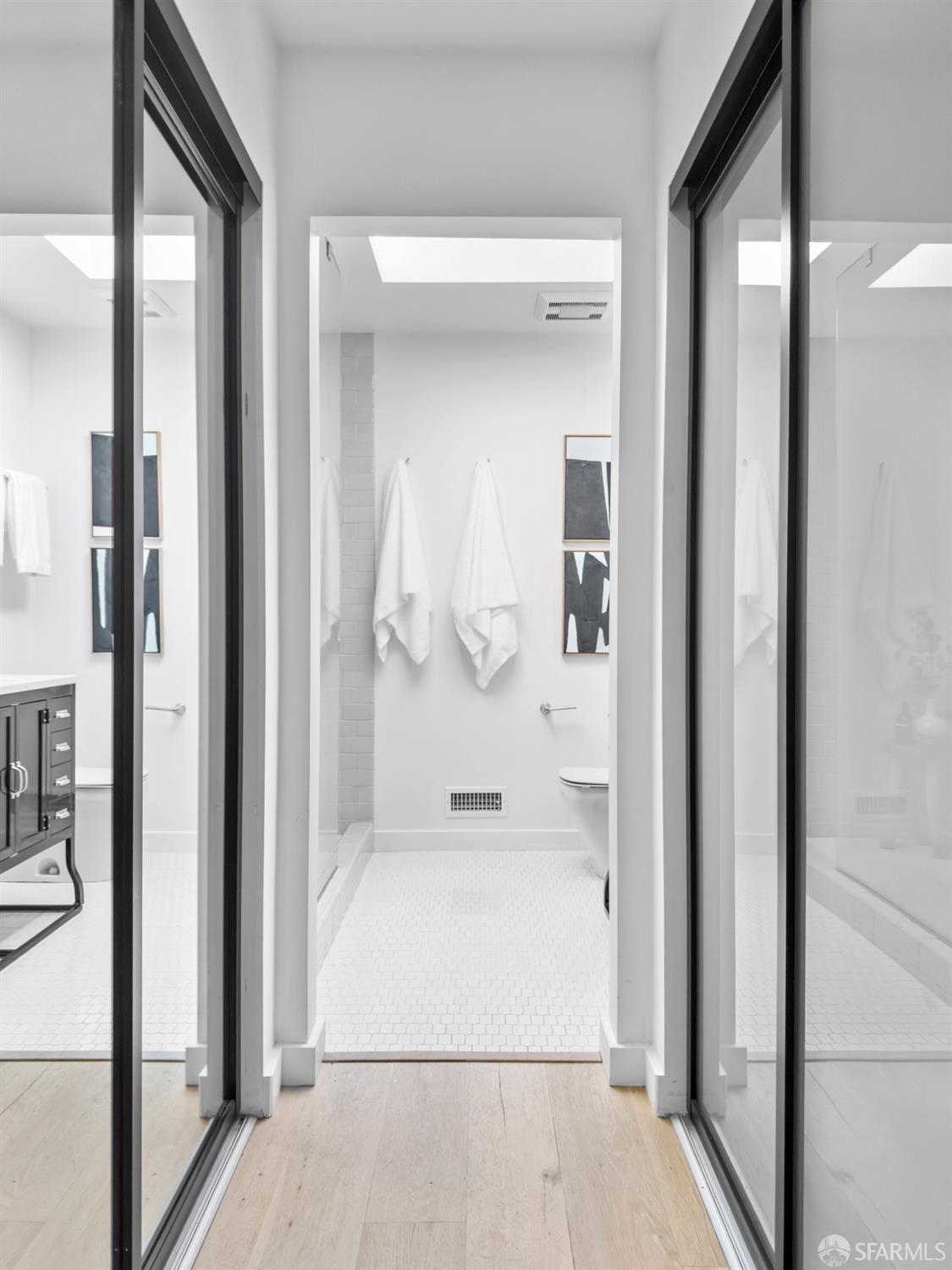 Detail Gallery Image 11 of 31 For 136 Bradford St, San Francisco,  CA 94110 - 4 Beds | 3 Baths