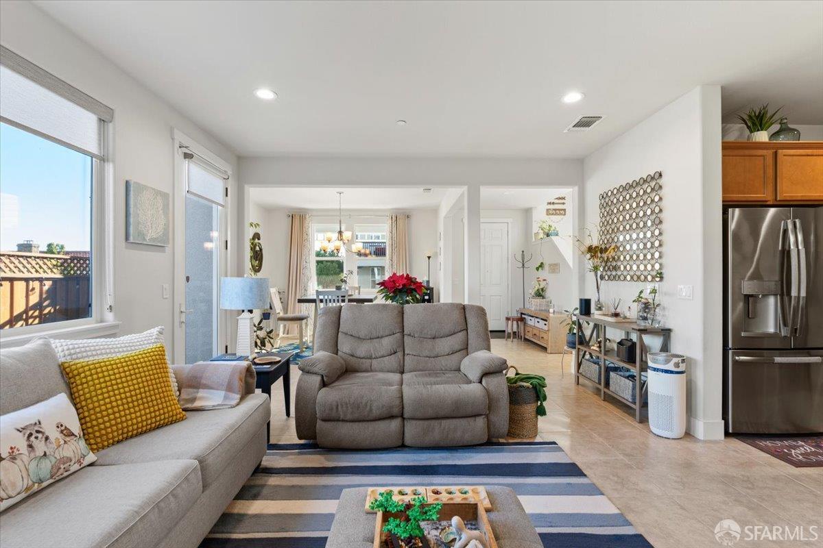 Detail Gallery Image 16 of 73 For 19102 Fallingwater Ln, –,  CA 93933 - 3 Beds | 2/1 Baths