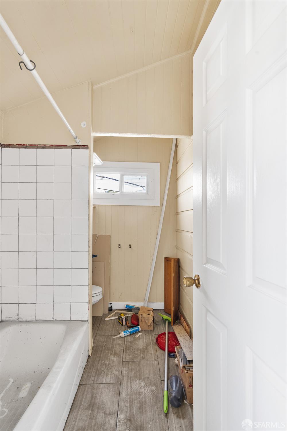 Detail Gallery Image 30 of 70 For 1748 E 15th St, Oakland,  CA 94606 - – Beds | – Baths