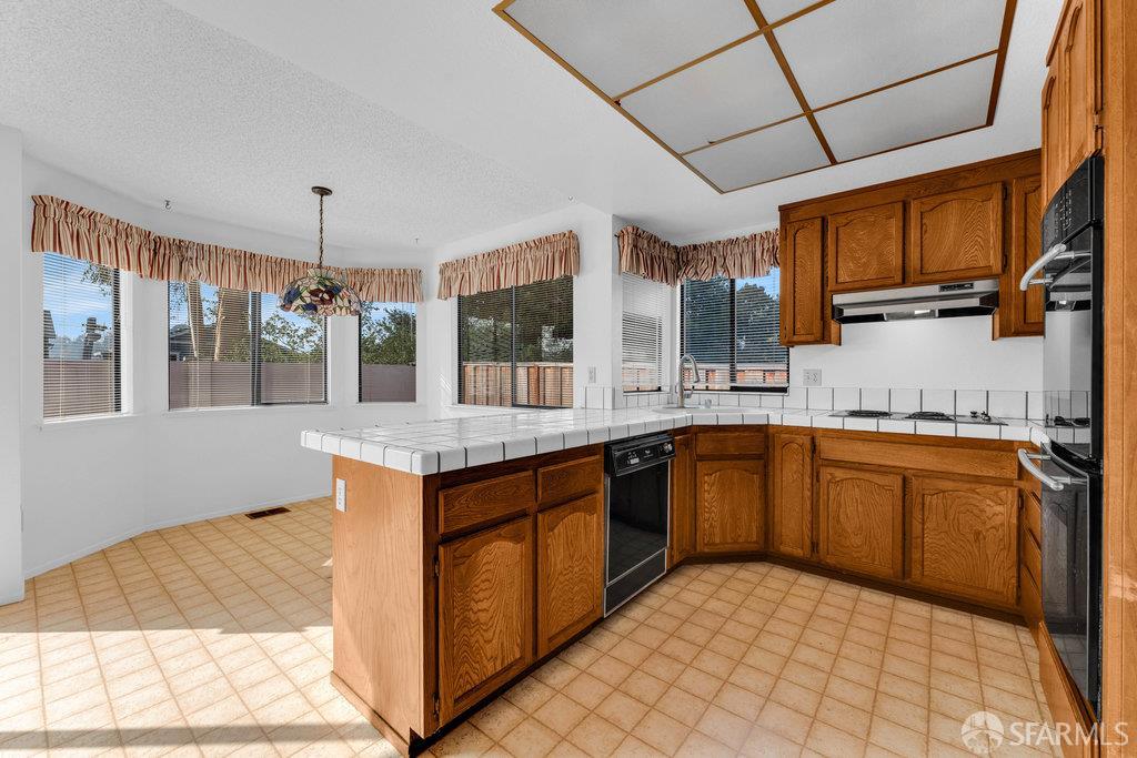 Detail Gallery Image 30 of 61 For 184 Pearce, Hercules,  CA 94547 - 3 Beds | 2 Baths