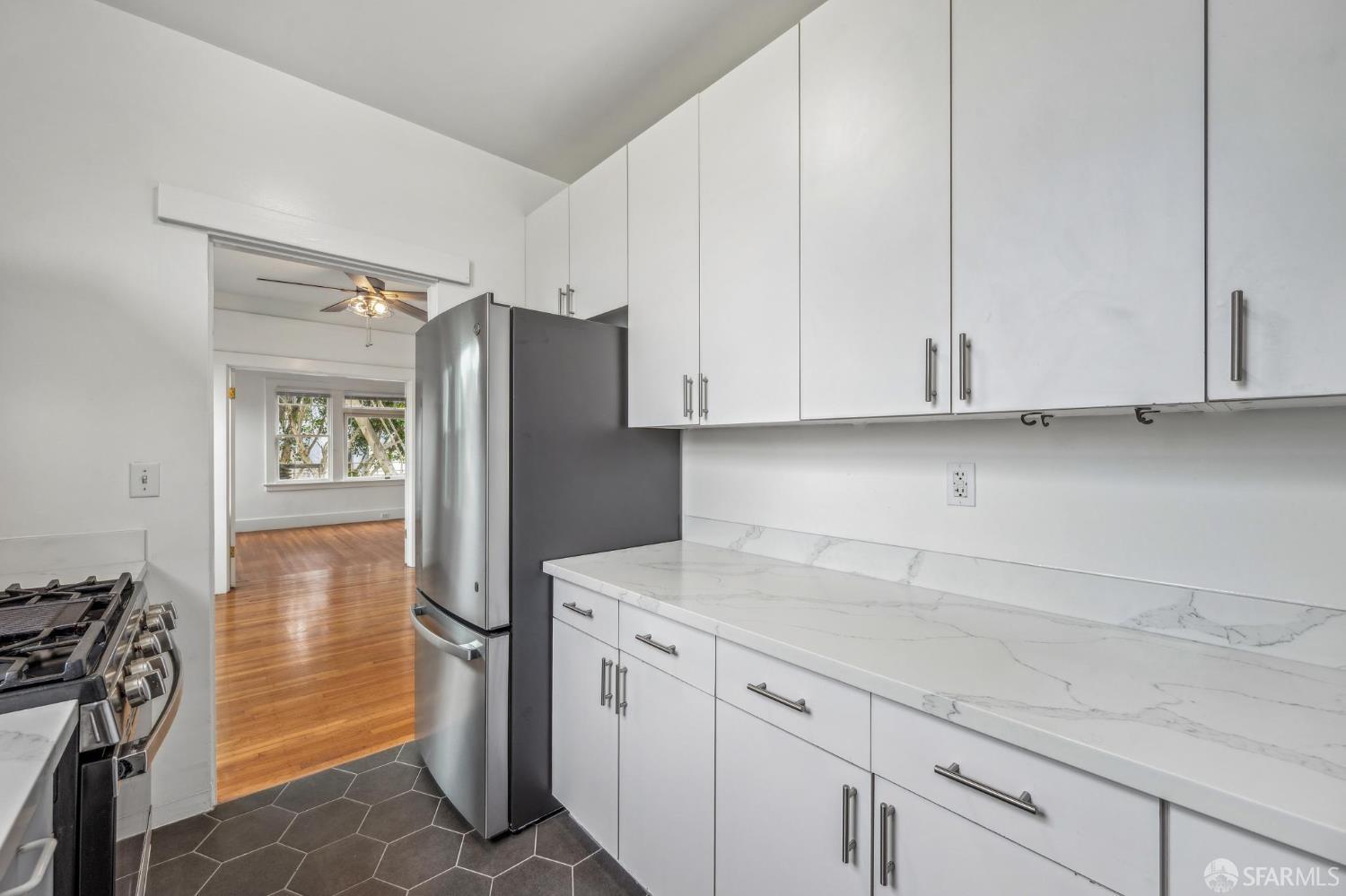 Detail Gallery Image 8 of 19 For 1375 Sacramento St #3,  San Francisco,  CA 94109 - 1 Beds | 1 Baths