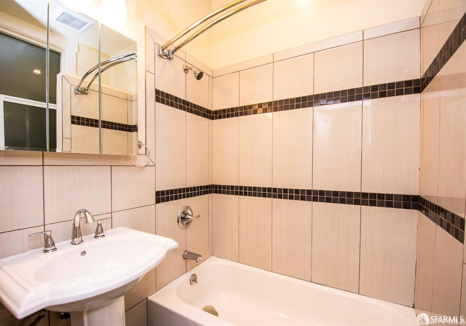 Detail Gallery Image 5 of 9 For 4927 California St a,  San Francisco,  CA 94118 - 1 Beds | 1 Baths