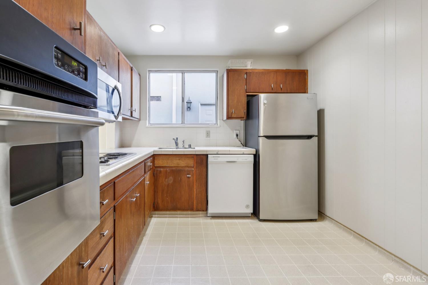 Detail Gallery Image 15 of 50 For 66 Rockridge Ave, Daly City,  CA 94015 - 3 Beds | 2 Baths