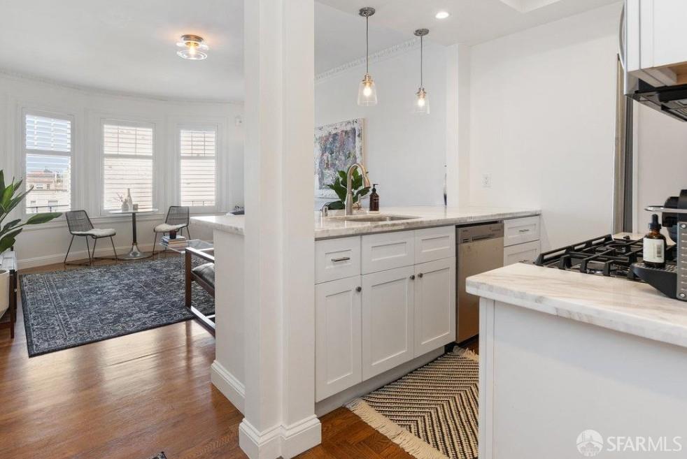 Photo #5: 425089998 Listing: Photo #5