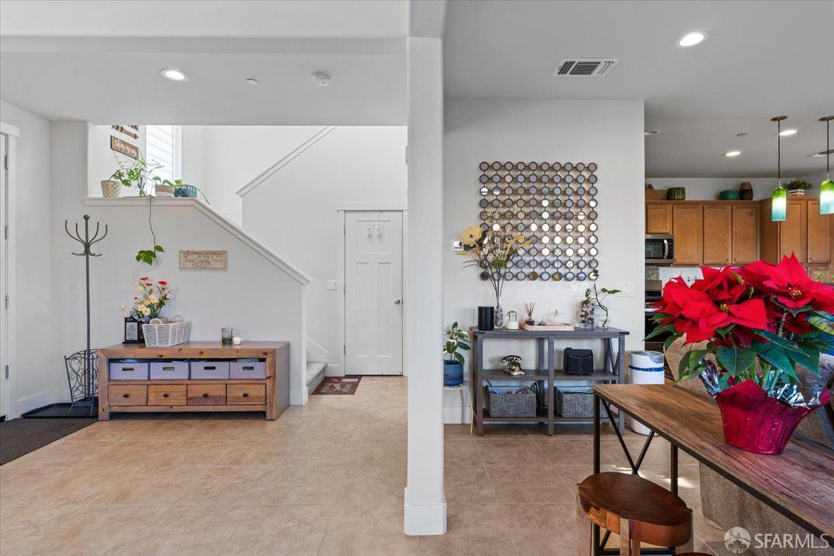 Detail Gallery Image 9 of 73 For 19102 Fallingwater Ln, –,  CA 93933 - 3 Beds | 2/1 Baths