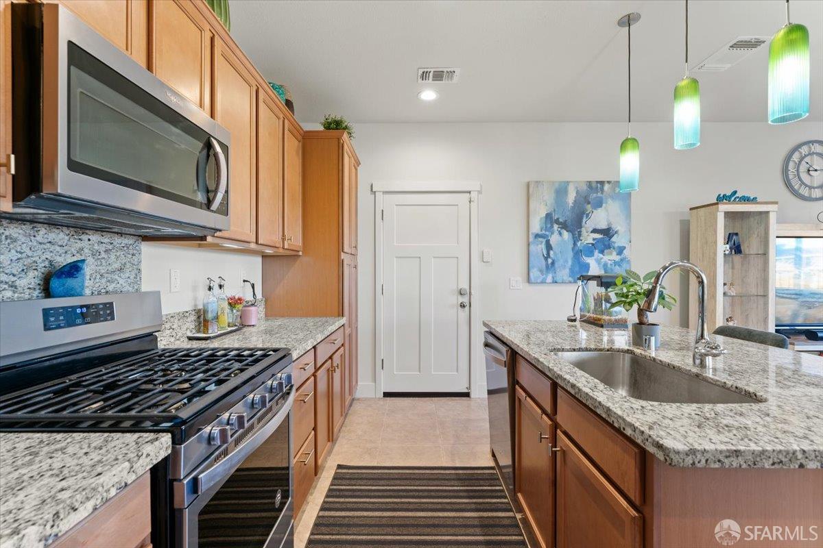 Detail Gallery Image 21 of 73 For 19102 Fallingwater Ln, –,  CA 93933 - 3 Beds | 2/1 Baths