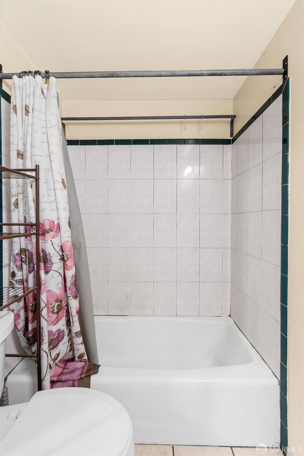 Detail Gallery Image 13 of 70 For 1748 E 15th St, Oakland,  CA 94606 - – Beds | – Baths