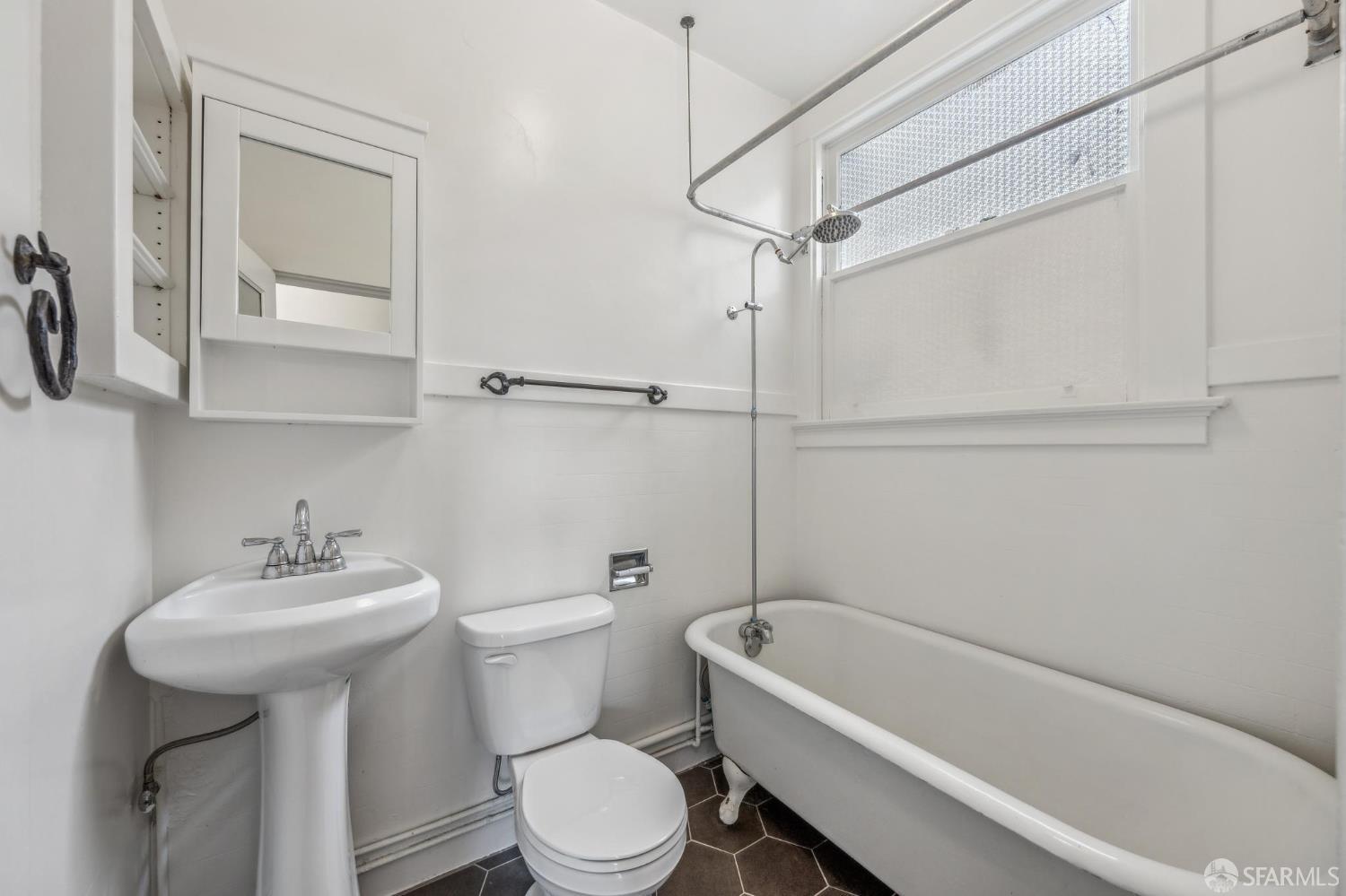 Detail Gallery Image 11 of 19 For 1375 Sacramento St #3,  San Francisco,  CA 94109 - 1 Beds | 1 Baths