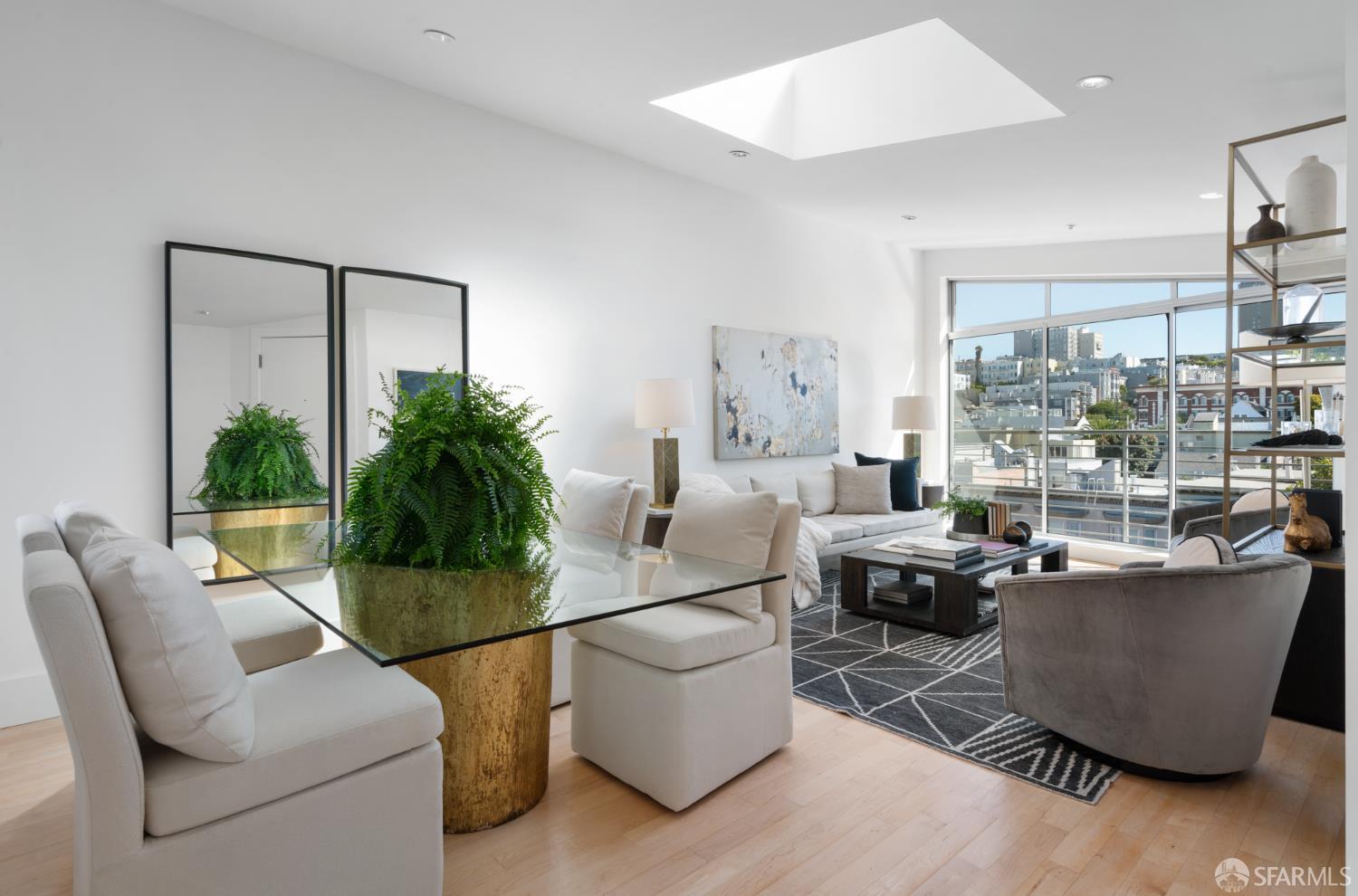 Detail Gallery Image 2 of 29 For 2315 Van Ness Ave #7,  San Francisco,  CA 94109 - 2 Beds | 1/1 Baths
