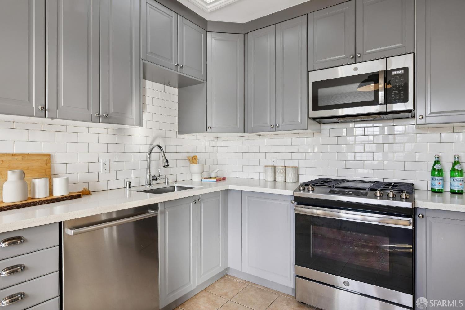 Detail Gallery Image 11 of 34 For 2574 46th Ave, San Francisco,  CA 94116 - 2 Beds | 1 Baths