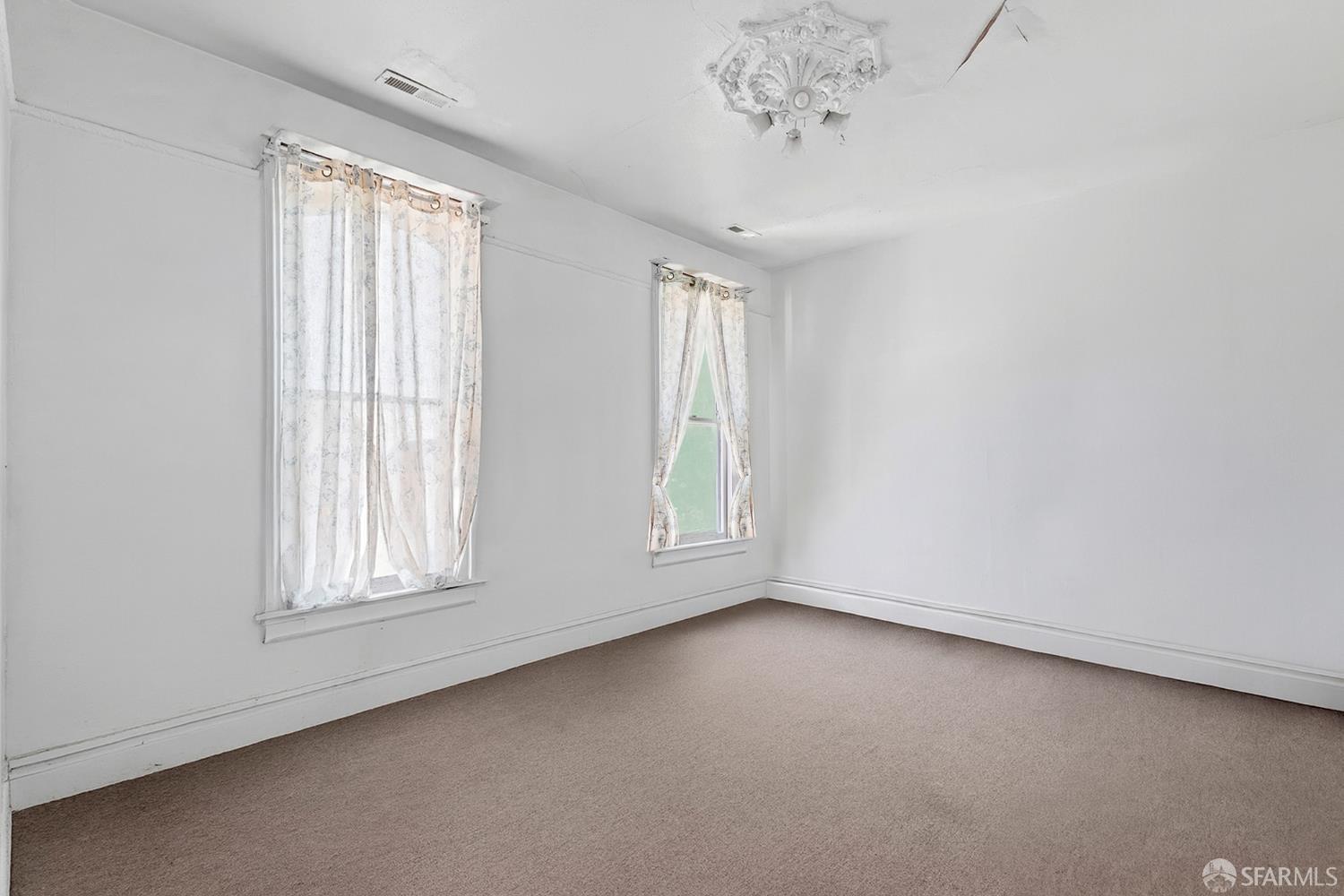 Detail Gallery Image 5 of 20 For 1134 Treat Ave, San Francisco,  CA 94110 - – Beds | – Baths