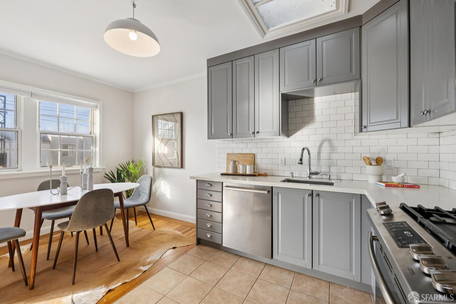 Detail Gallery Image 10 of 34 For 2574 46th Ave, San Francisco,  CA 94116 - 2 Beds | 1 Baths