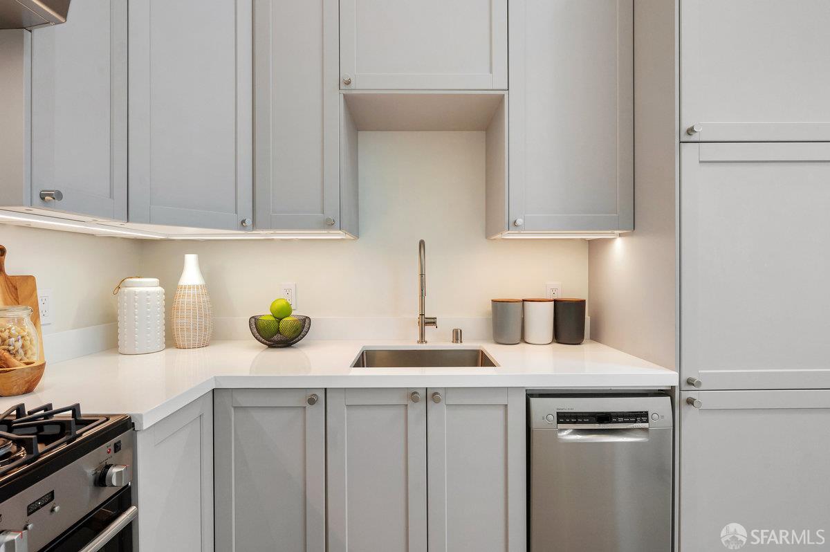 Detail Gallery Image 13 of 60 For 150 Eureka St #C,  San Francisco,  CA 94114 - 1 Beds | 1 Baths