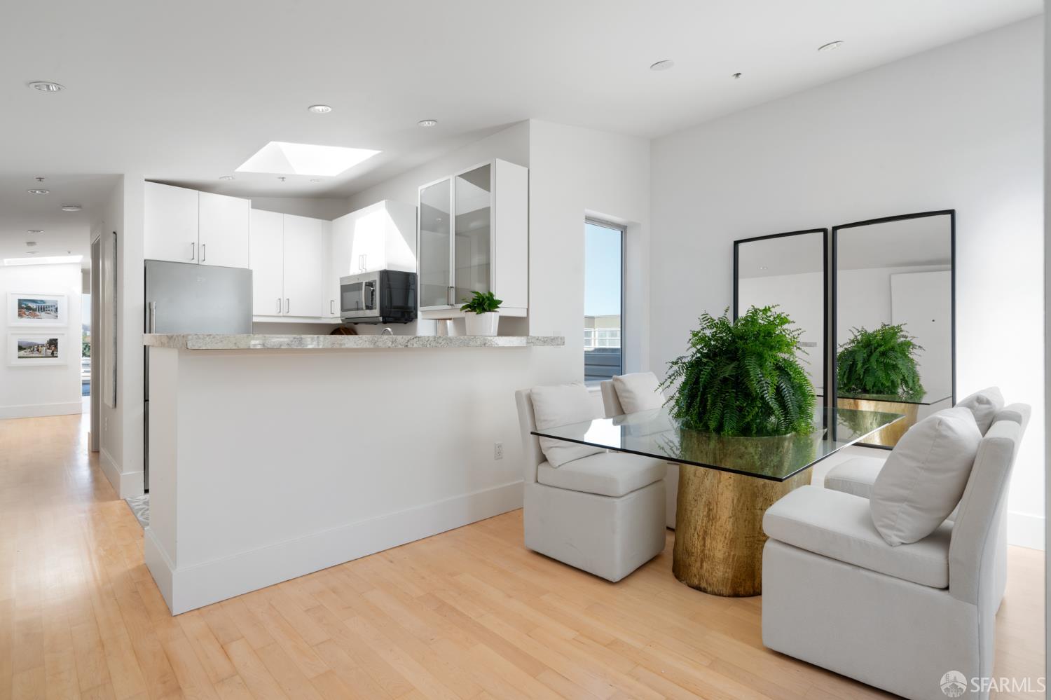 Detail Gallery Image 6 of 29 For 2315 Van Ness Ave #7,  San Francisco,  CA 94109 - 2 Beds | 1/1 Baths