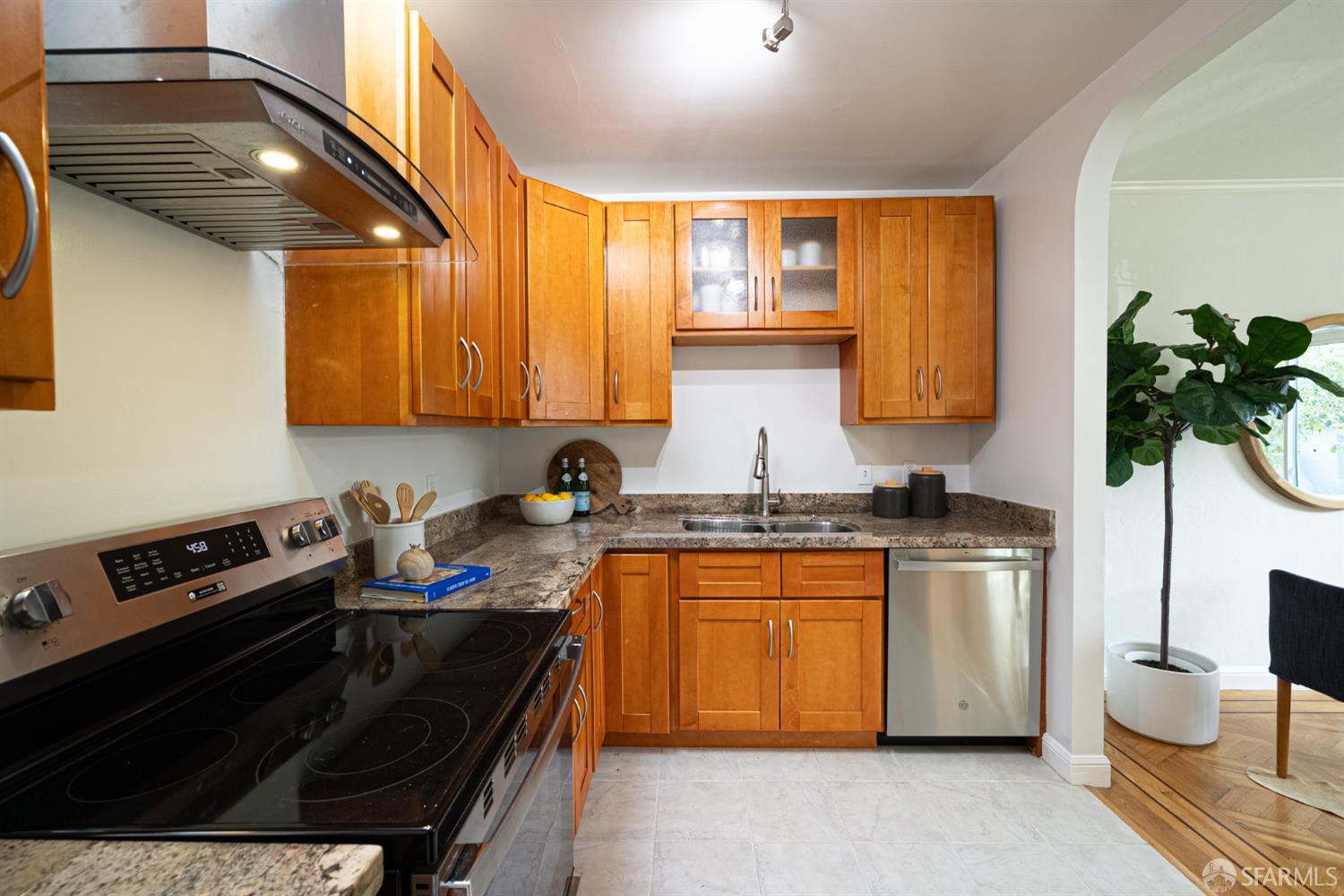 Detail Gallery Image 16 of 62 For 62 Bronte St, San Francisco,  CA 94110 - 2 Beds | 2 Baths