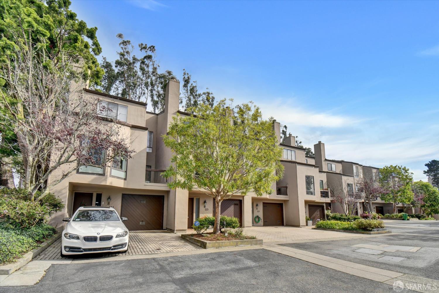 Detail Gallery Image 1 of 71 For 115 S Lake Merced Hls, San Francisco,  CA 94132 - 3 Beds | 2/1 Baths
