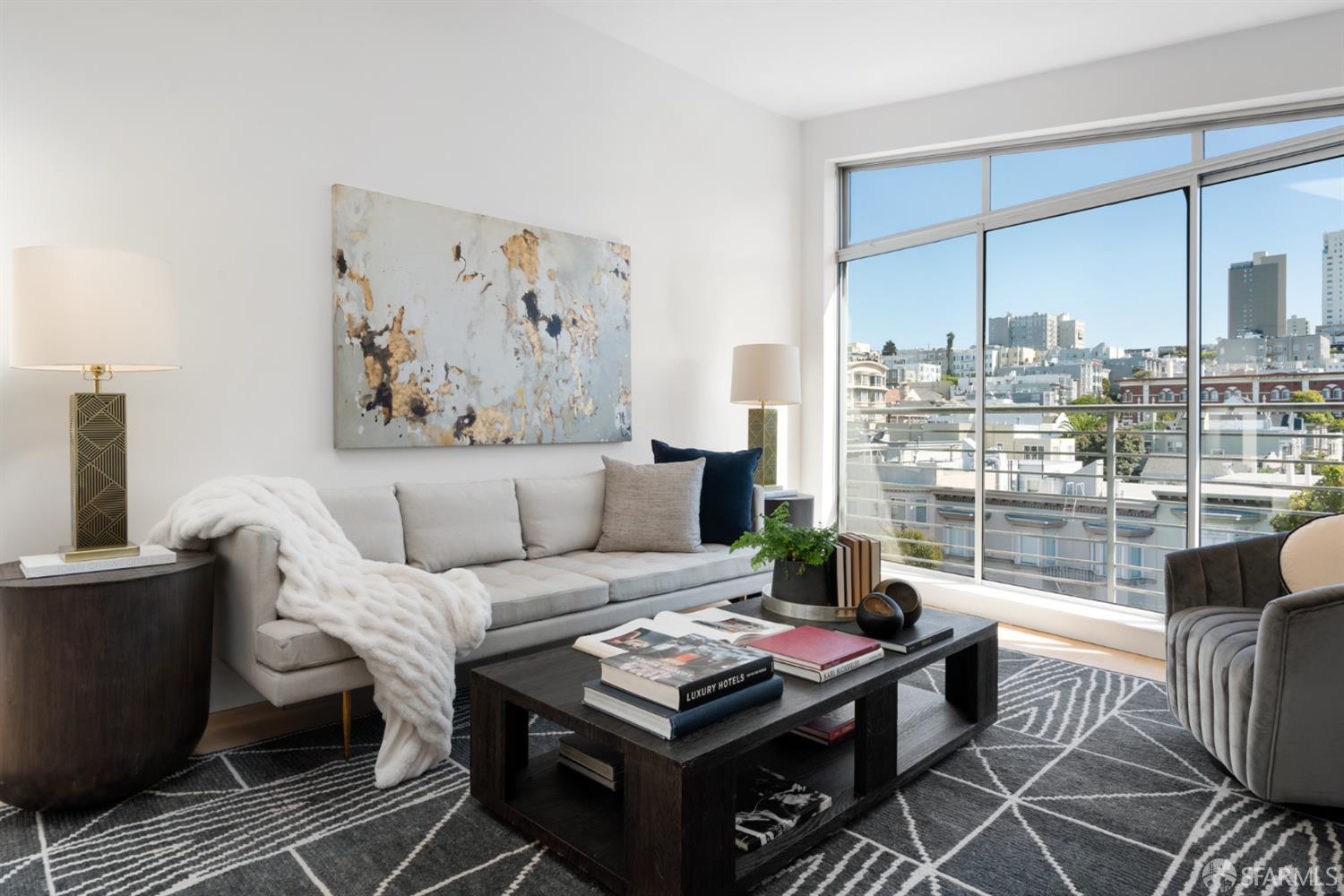Detail Gallery Image 4 of 29 For 2315 Van Ness Ave #7,  San Francisco,  CA 94109 - 2 Beds | 1/1 Baths