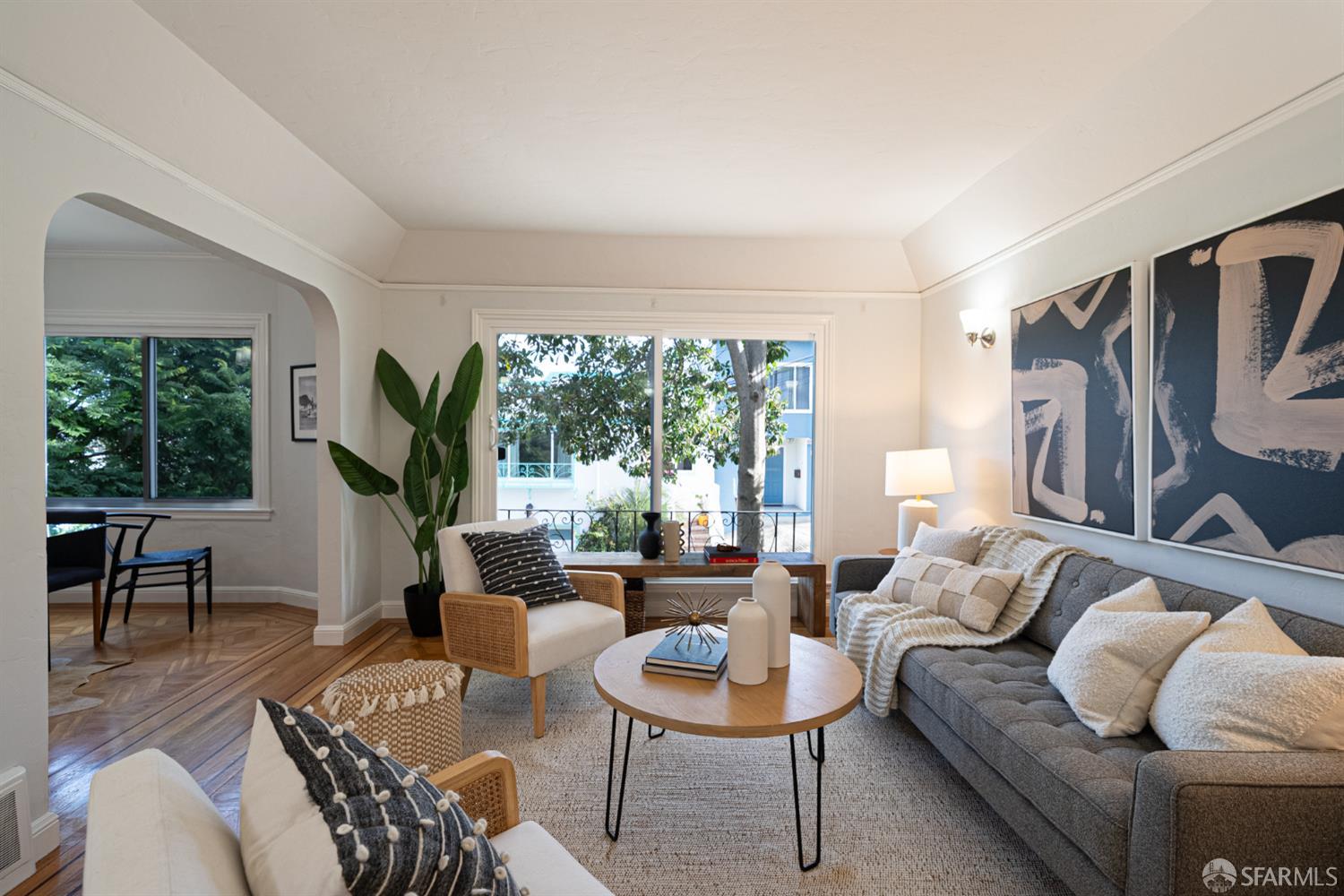 Detail Gallery Image 6 of 62 For 62 Bronte St, San Francisco,  CA 94110 - 2 Beds | 2 Baths
