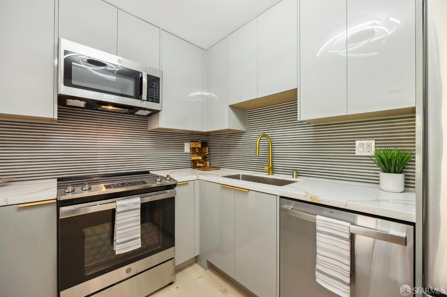 Detail Gallery Image 21 of 42 For 134 Galewood Cir, San Francisco,  CA 94131 - 2 Beds | 2/1 Baths