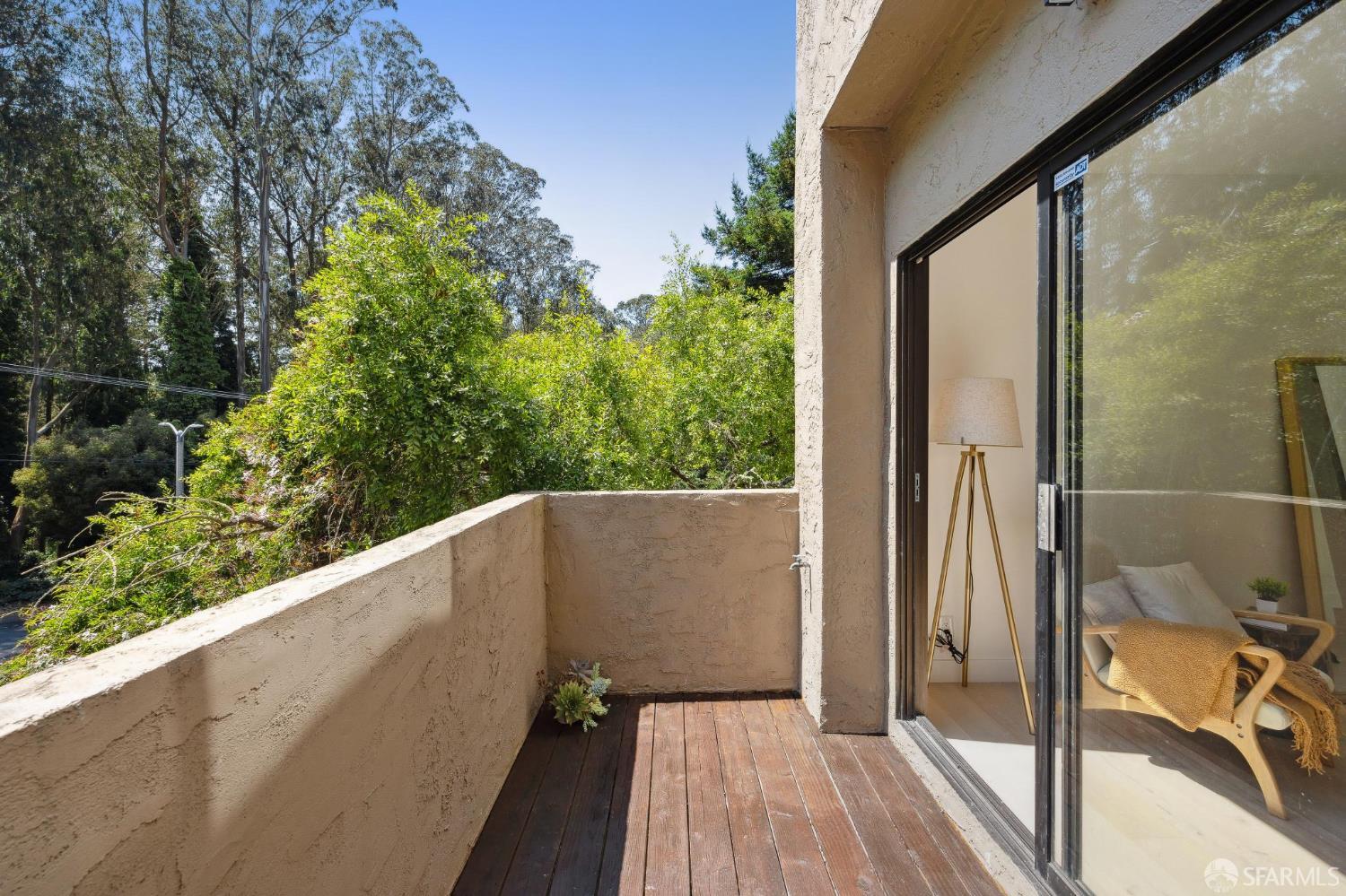 Detail Gallery Image 10 of 42 For 134 Galewood Cir, San Francisco,  CA 94131 - 2 Beds | 2/1 Baths