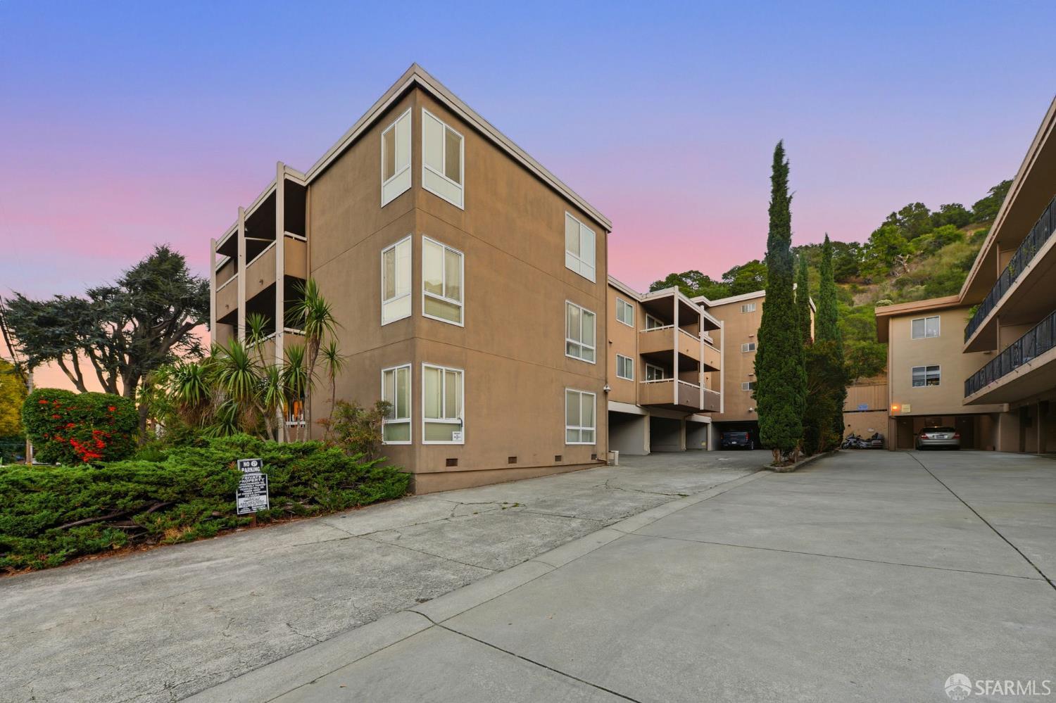 Detail Gallery Image 11 of 25 For 2421 Carlmont Dr, Belmont,  CA 94002 - – Beds | – Baths