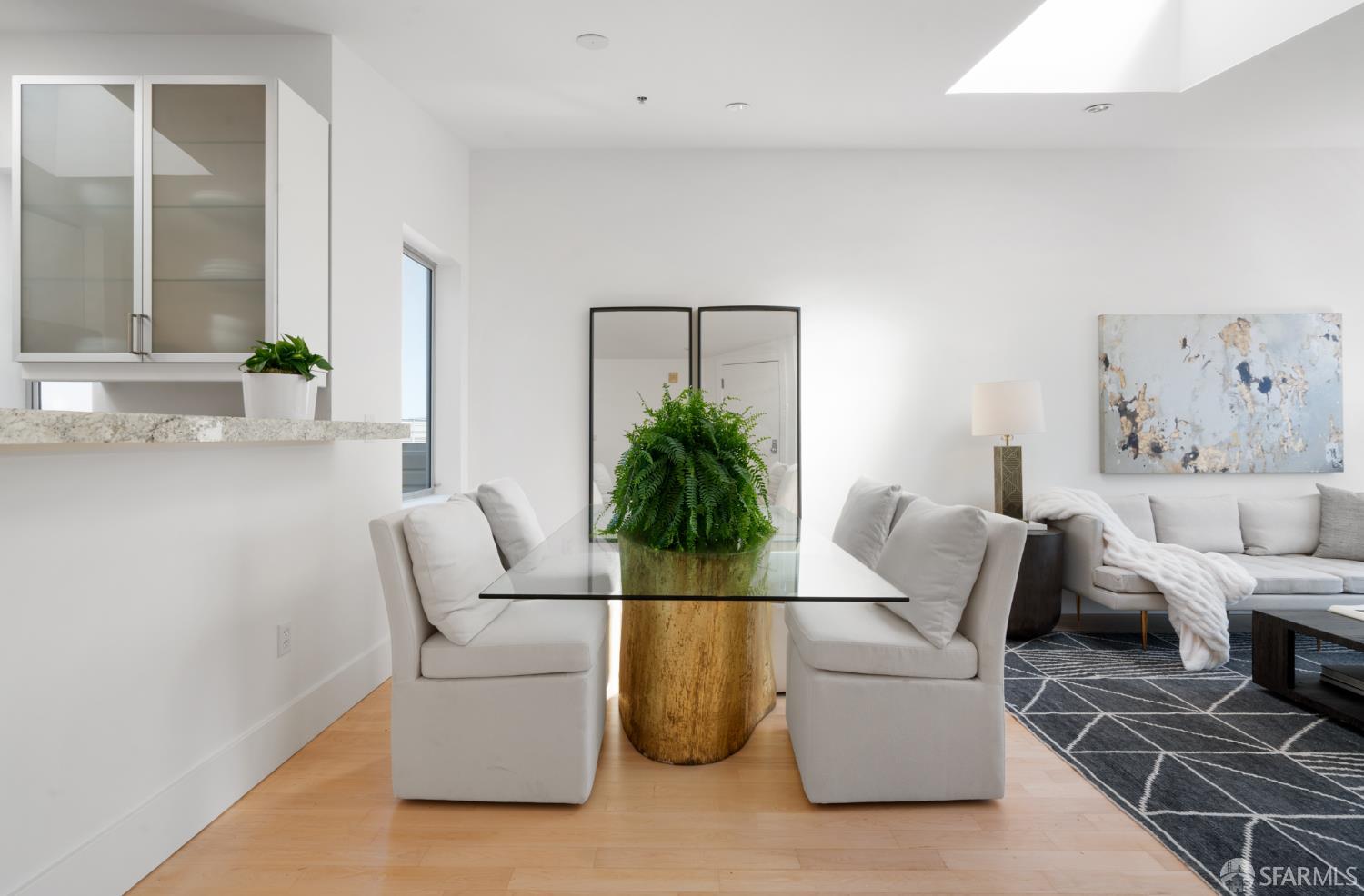 Detail Gallery Image 5 of 29 For 2315 Van Ness Ave #7,  San Francisco,  CA 94109 - 2 Beds | 1/1 Baths