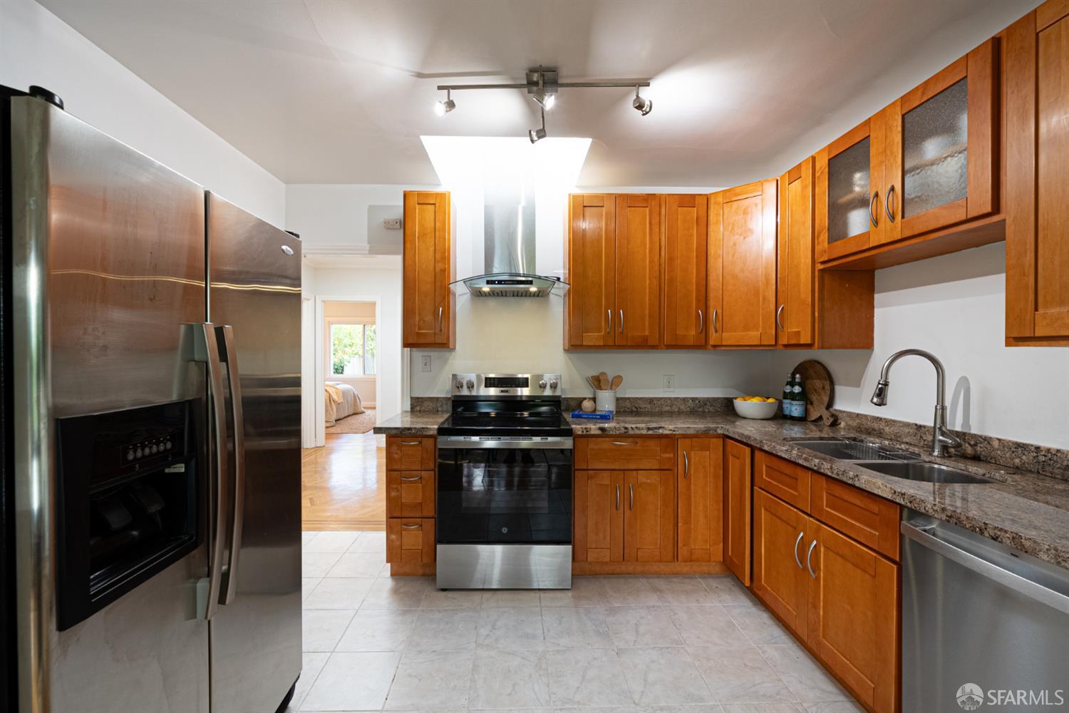 Detail Gallery Image 15 of 62 For 62 Bronte St, San Francisco,  CA 94110 - 2 Beds | 2 Baths