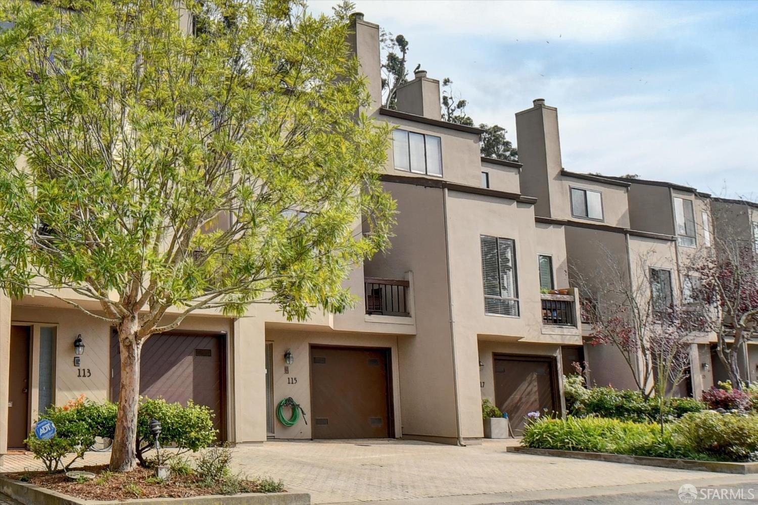 Detail Gallery Image 2 of 71 For 115 S Lake Merced Hls, San Francisco,  CA 94132 - 3 Beds | 2/1 Baths