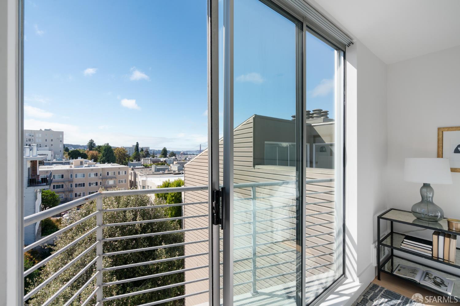 Detail Gallery Image 12 of 29 For 2315 Van Ness Ave #7,  San Francisco,  CA 94109 - 2 Beds | 1/1 Baths