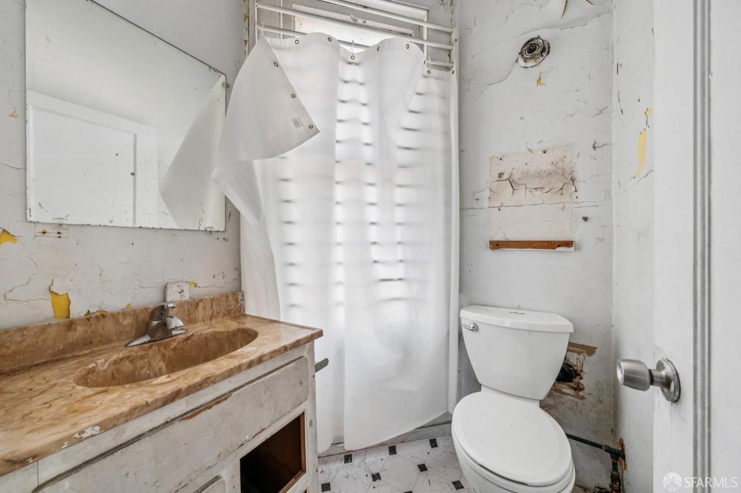 Detail Gallery Image 20 of 47 For 670 Sycamore St, Oakland,  CA 94612 - 2 Beds | 1 Baths