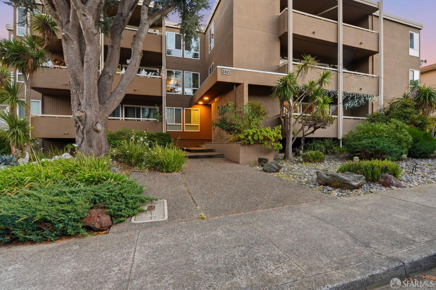 Detail Gallery Image 8 of 25 For 2421 Carlmont Dr, Belmont,  CA 94002 - – Beds | – Baths