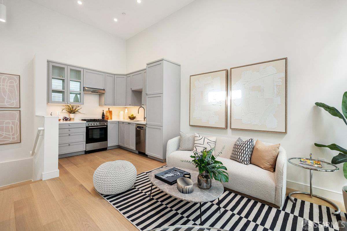 Detail Gallery Image 2 of 60 For 150 Eureka St #C,  San Francisco,  CA 94114 - 1 Beds | 1 Baths