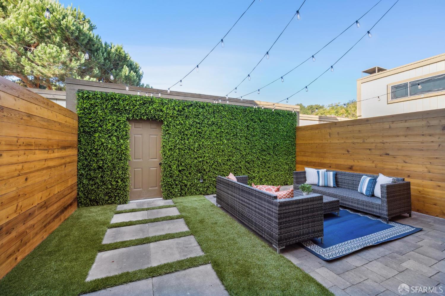 Detail Gallery Image 2 of 51 For 1152 Admiralty Ln, Alameda,  CA 94502 - 3 Beds | 1/1 Baths