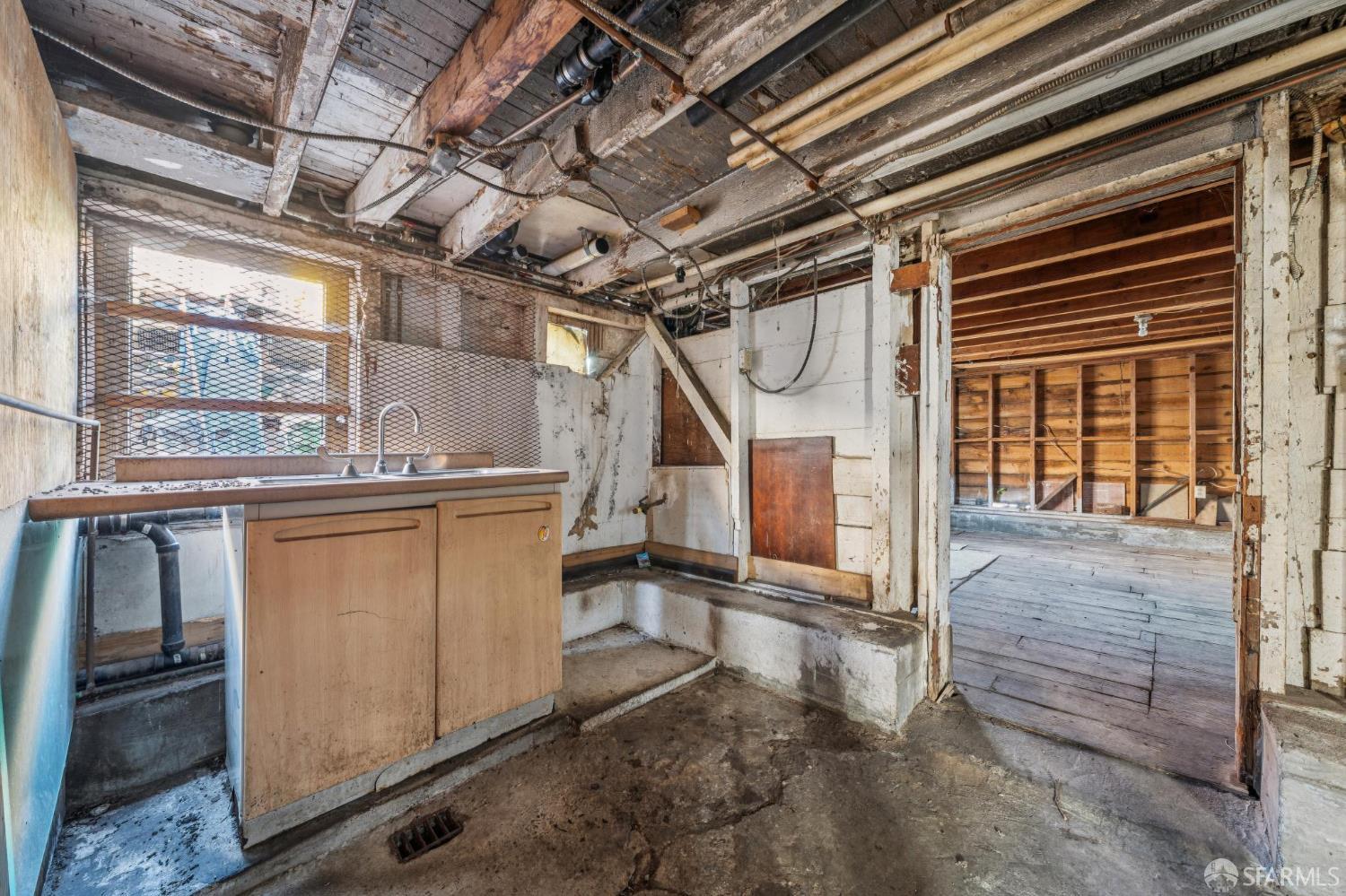 Detail Gallery Image 32 of 47 For 670 Sycamore St, Oakland,  CA 94612 - 2 Beds | 1 Baths