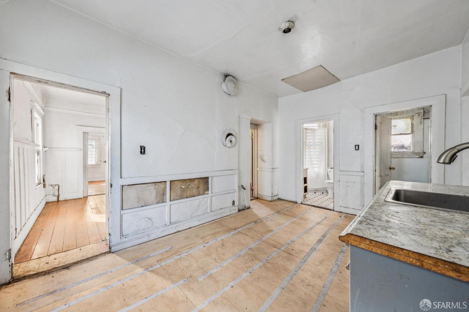 Detail Gallery Image 15 of 47 For 670 Sycamore St, Oakland,  CA 94612 - 2 Beds | 1 Baths