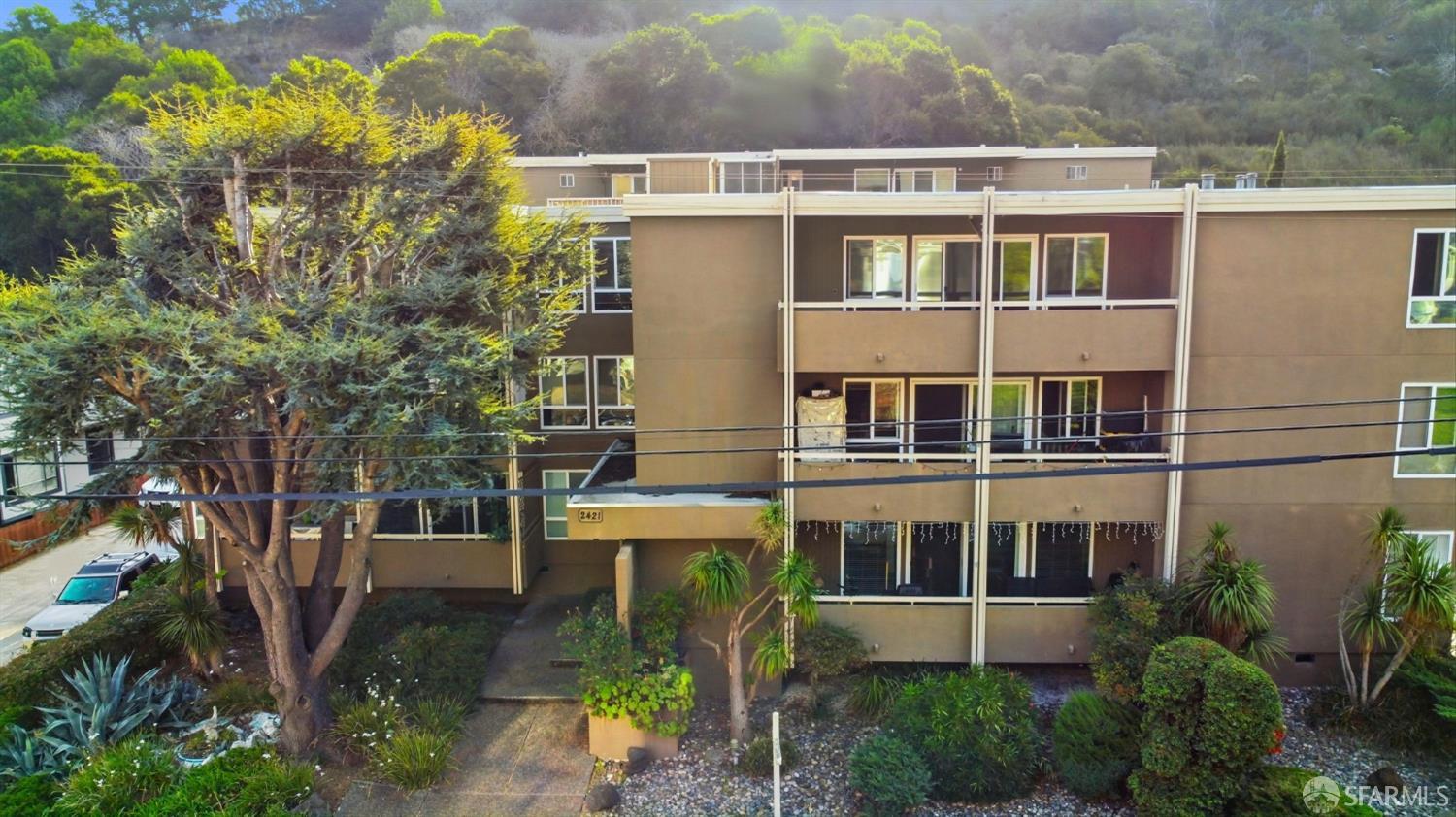 Detail Gallery Image 12 of 25 For 2421 Carlmont Dr, Belmont,  CA 94002 - – Beds | – Baths