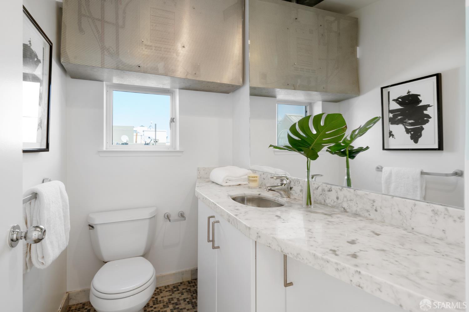 Detail Gallery Image 15 of 29 For 2315 Van Ness Ave #7,  San Francisco,  CA 94109 - 2 Beds | 1/1 Baths