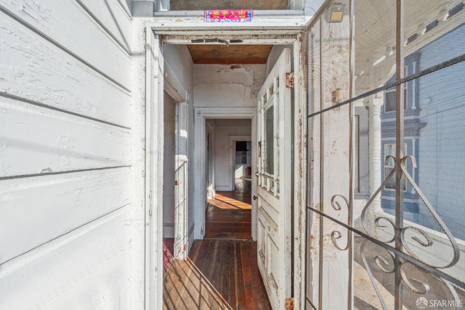 Detail Gallery Image 2 of 47 For 670 Sycamore St, Oakland,  CA 94612 - 2 Beds | 1 Baths