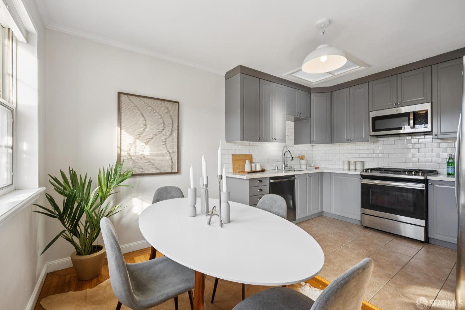 Detail Gallery Image 7 of 34 For 2574 46th Ave, San Francisco,  CA 94116 - 2 Beds | 1 Baths