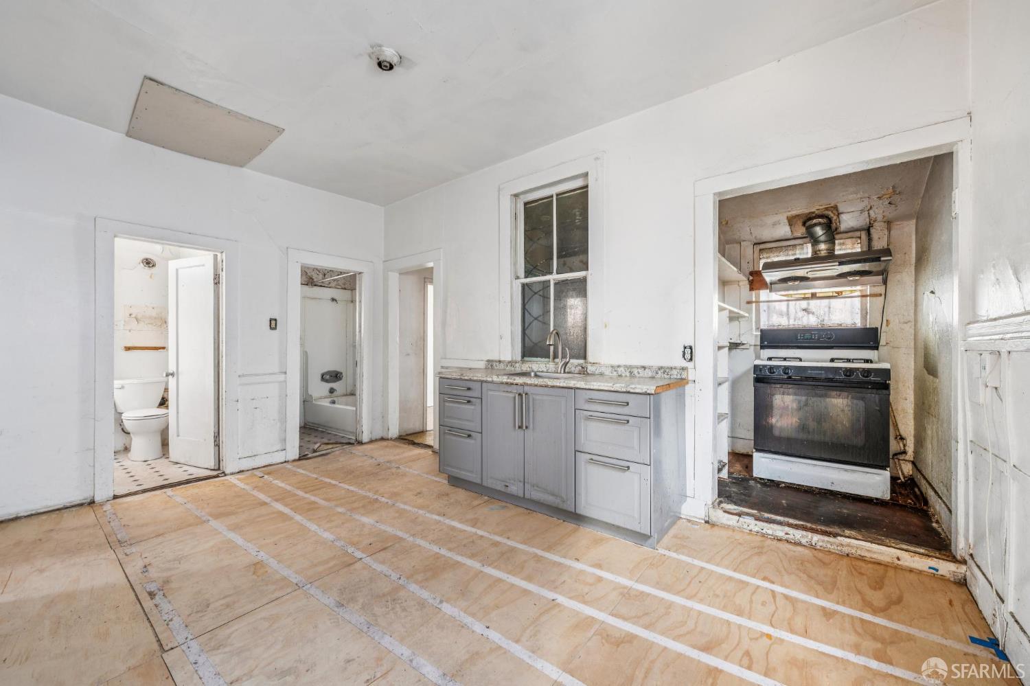 Detail Gallery Image 14 of 47 For 670 Sycamore St, Oakland,  CA 94612 - 2 Beds | 1 Baths