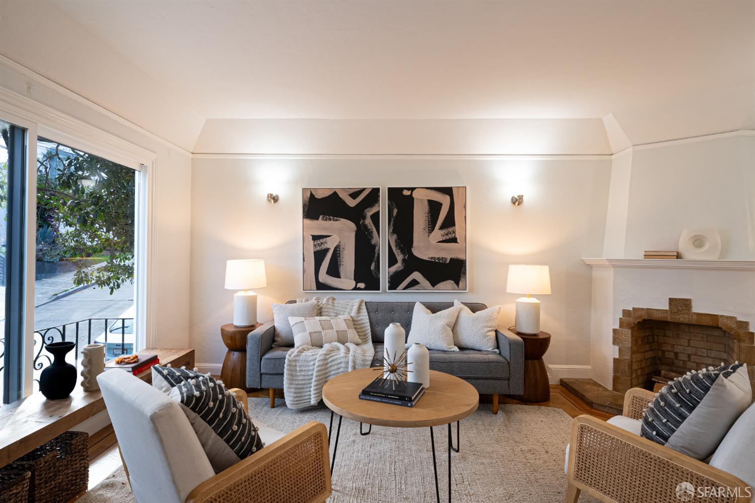 Detail Gallery Image 3 of 62 For 62 Bronte St, San Francisco,  CA 94110 - 2 Beds | 2 Baths